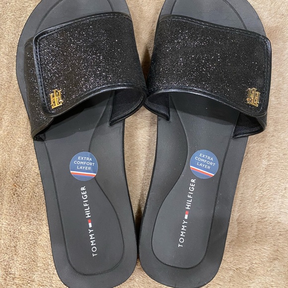 Tommy Hilfiger Size 6 Slides - Picture 2 of 2